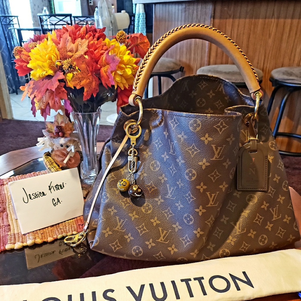 Louis Vuittom Artsy MM